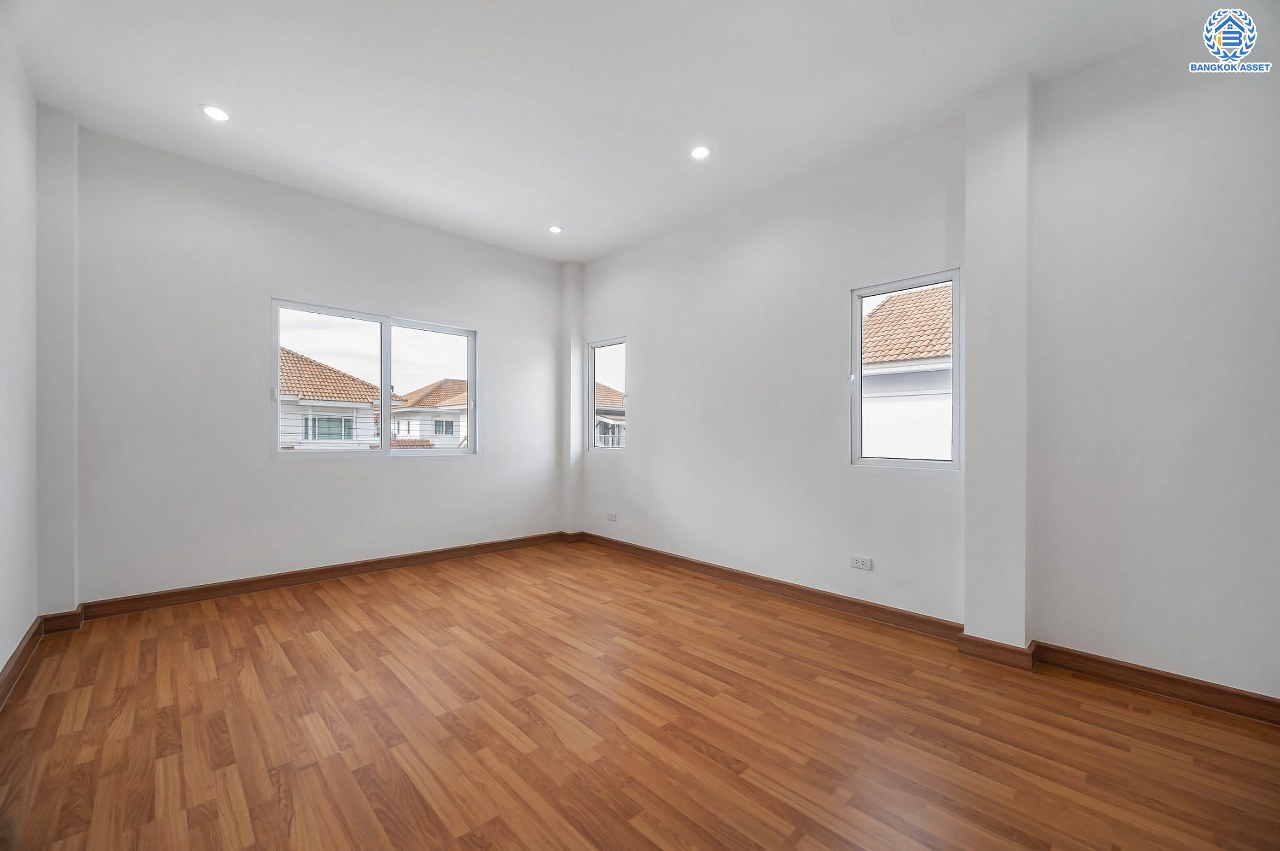 บ้านมือสองตกแต่งใหม่ โครงการ เพอร์เฟคเพลส1 ราชพฤกษ์ คุณภาพแบรนด์ Property Perfect เนื้อที่ 63.7 ตร.ว. พื้นที่ใช้สอย 122 ตร.ม. ตอบโจทย์ทุกการอยู่อาศัย ฟังก์ชัน 3 ห้องนอน 3 ห้องน้ำ 2 ที่จอดรถ บนทำเลติดถนนราชพฤกษ์ ใกล้วงเวียนพระราม5 รถไฟฟ้าสายสีม่วง "สถานีบางรักน้อยท่าอิฐ" และจุดขึ้นทางด่วน "กาญจนาภิเษก"